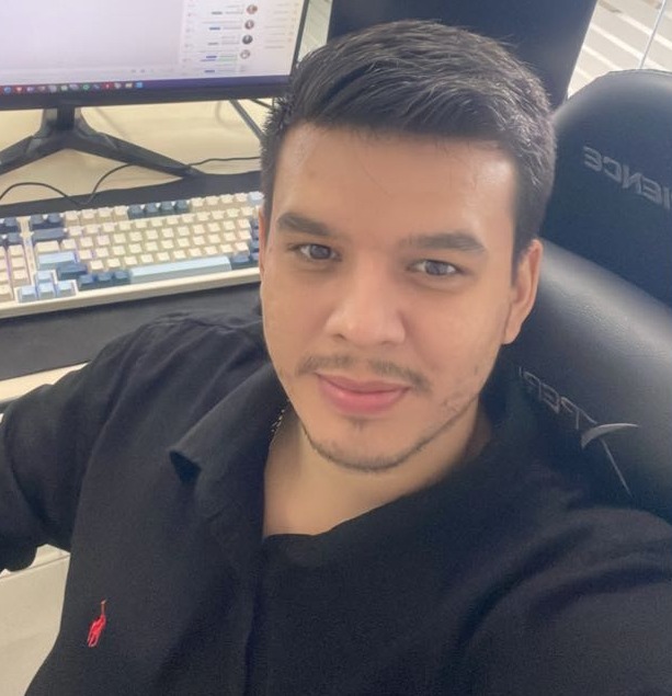 Marcus Kudo, estrategista digital e sócio da QR Engaja